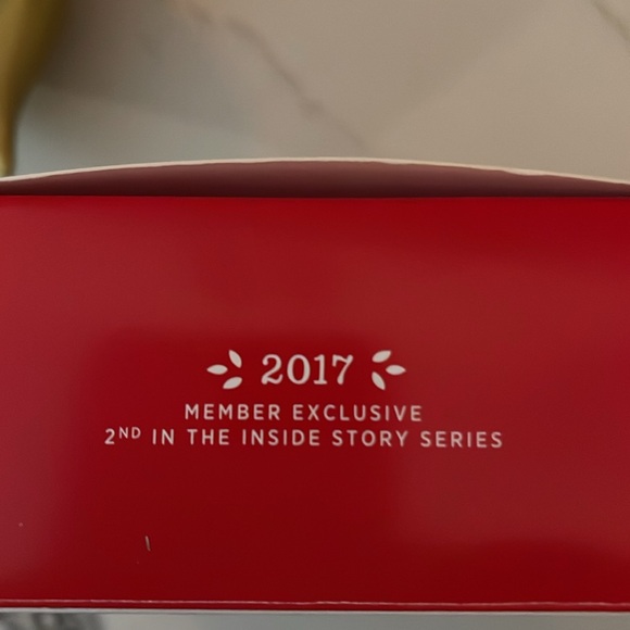 Hallmark Keepsake Ornament “Inside Story”
In its original box - Picture 4 of 5